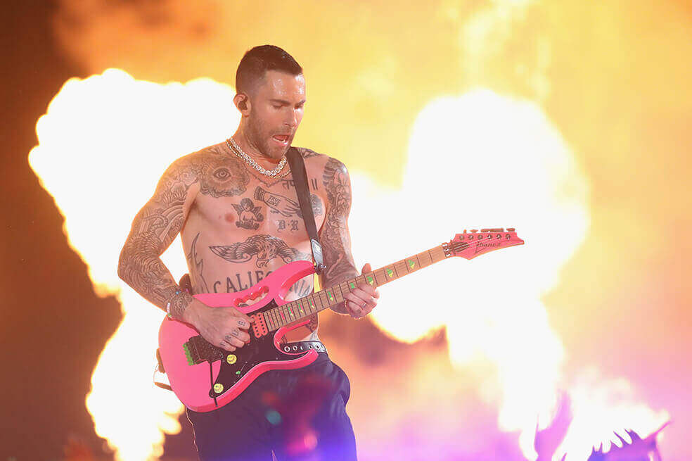 Imágenes de Maroon 5 y su presentación en el Super Bowl