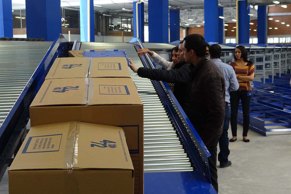 Las bandas pueden clasificar 4.000 paquetes y 7.000 documentos por hora. Antes eran 400 en promedio. / Cortesía