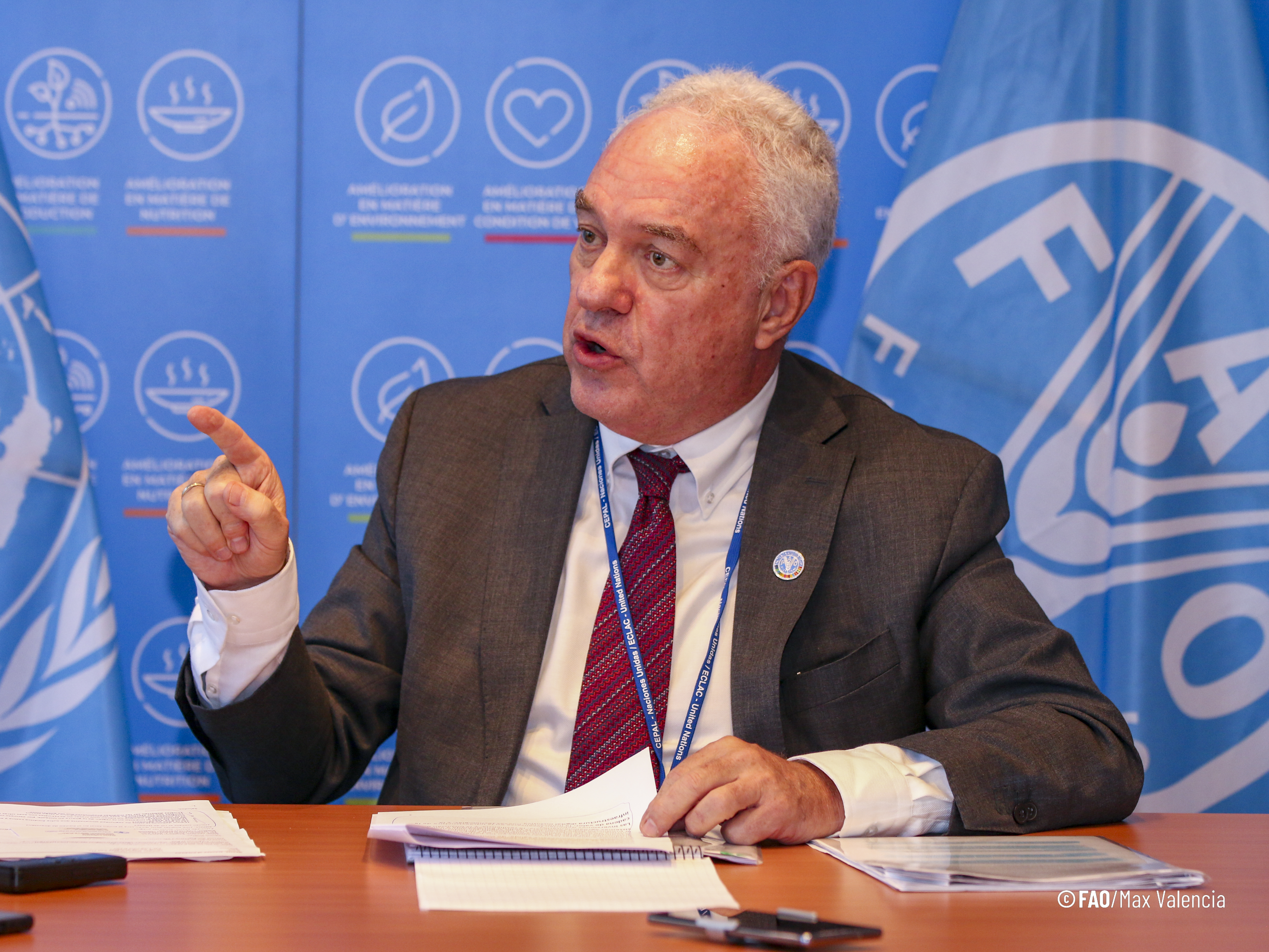 Mario Lubetkin, sub Director-General y  
Representante Regional de la FAO
para América Latina y el Caribe.