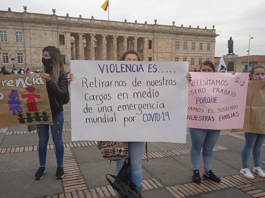 Trabajadoras del Distrito protestaron en la Plaza de Bolívar por despidos
