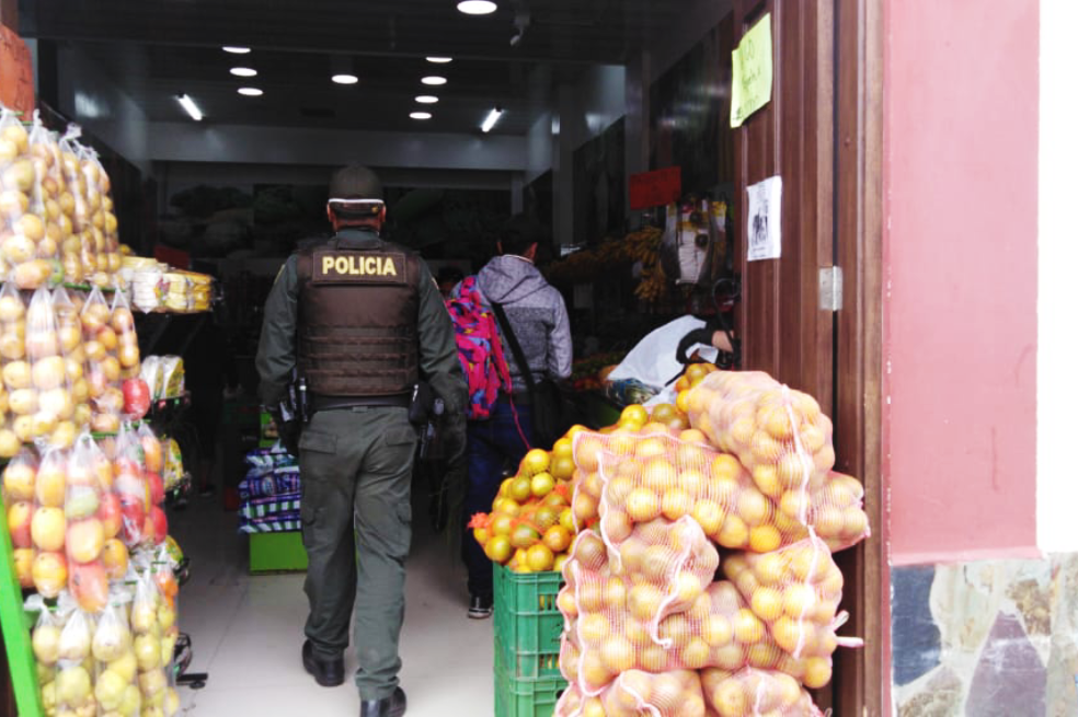 A su vez, el municipio declaró toque de queda las 24 horas del día los fines de semana, así como vigilancia permanente y directa por parte del alcalde al cumplimiento de las disposiciones proferidas, actividad adelantada en conjunto de la Inspección de Policía, los organismos de seguridad y socorro.