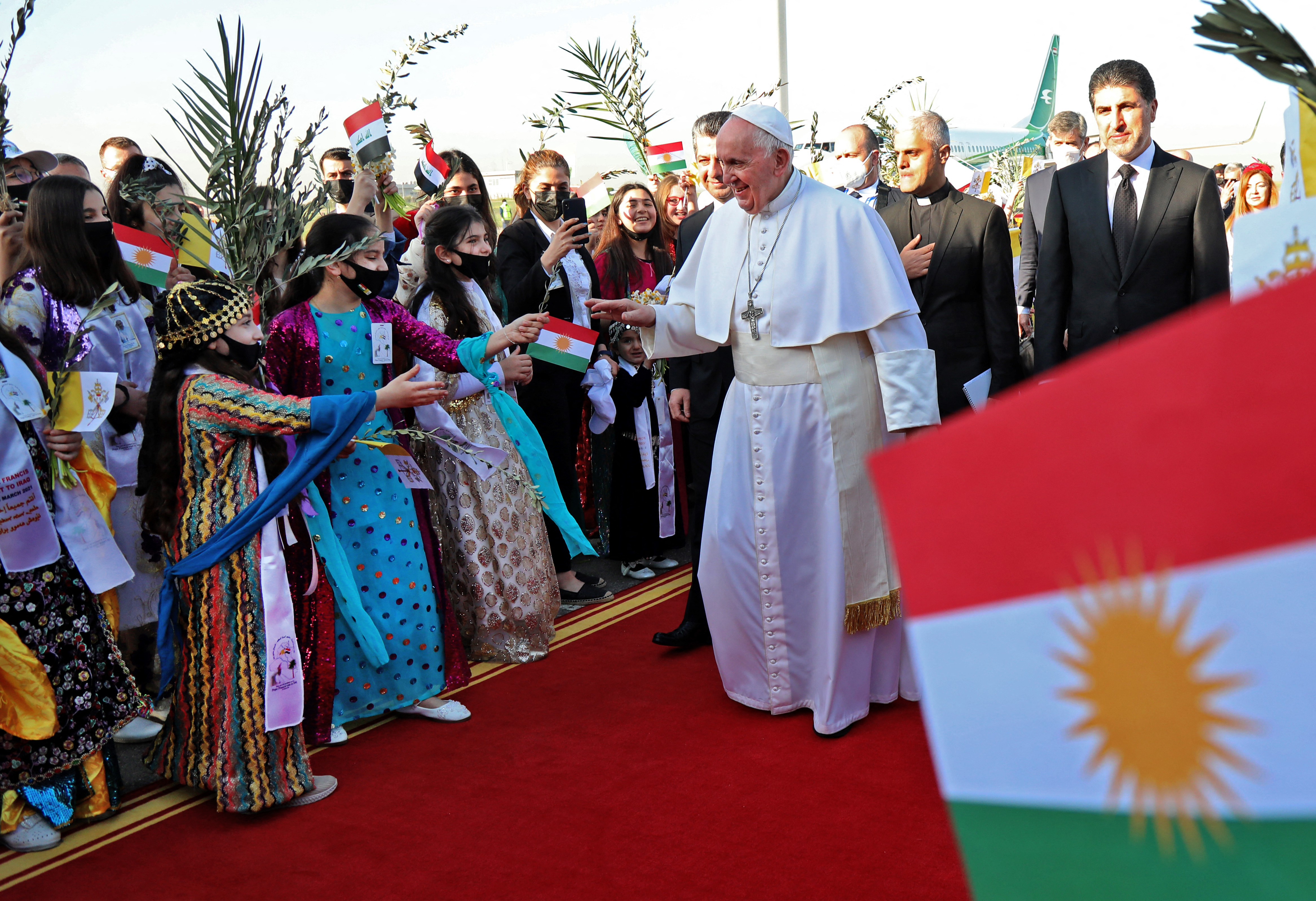 El papa Francisco concluyó su visita histórica a Irak con misa ante miles de fieles