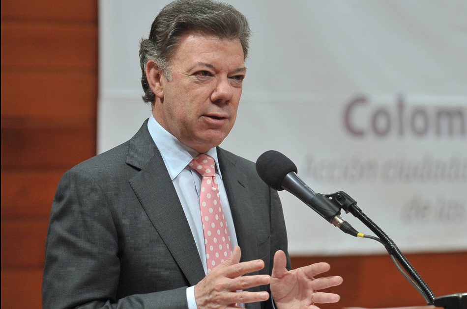 Proponen a Santos «ajustar gabinete» para cumplir metas y mejorar imagen