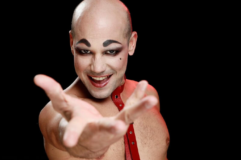 Juan Manuel Lenis en “Cabaret”