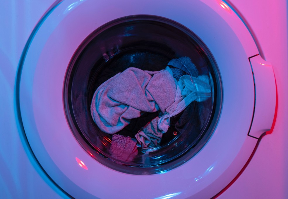 10 sencillos trucos de lavandería que debes saber antes de lavar tu ropa