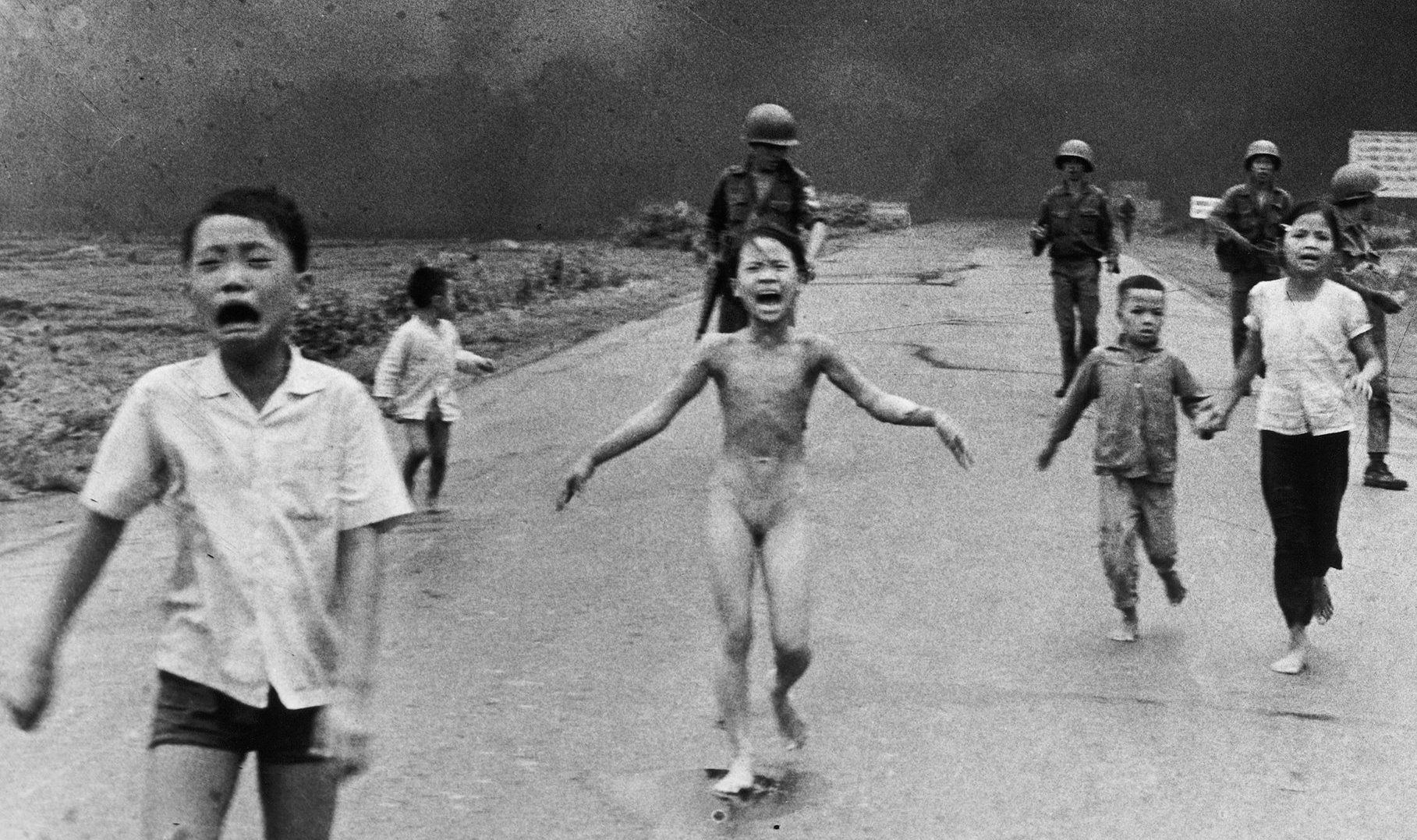 La foto "El terror de la guerra" fue galardonada en 1973 por World Press Photo. Ese mismo año también recibió un Premio Pulitzer.