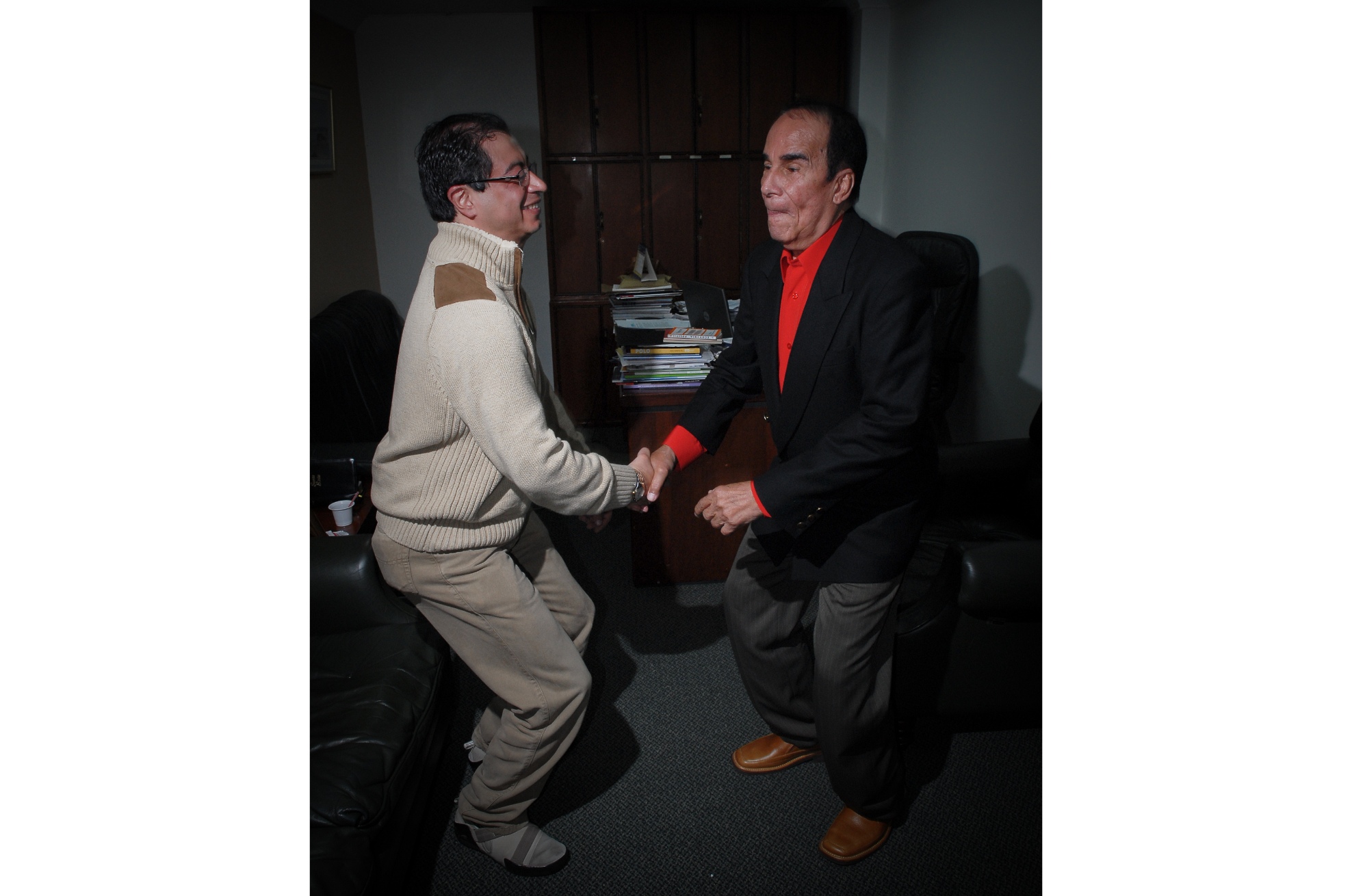 Foto de archivo, marzo de 2009
Gustavo y Noel Petro mientras conversaban. Su charla se publicó en el artículo titulado: Los Petro “están triunfando”.