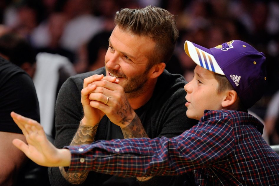 Hijo mayor de David y Victoria Beckham debuta como modelo
