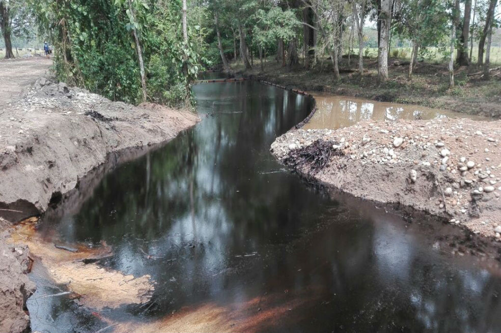 Llegó maquinaria que identificará las causas del derrame del pozo Lizama 158