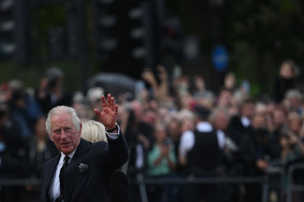 Carlos III ya llegó a Londres para dar su primer discurso como rey, ¿a qué hora es?