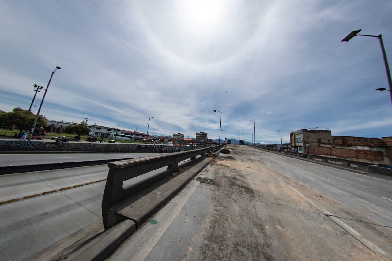 El Distrito explica que el puente actual tiene más de 40 años de construido y no cuenta con las condiciones técnicas requeridas para soportar el tránsito de vehículos articulados y biarticulados
de Transmilenio.