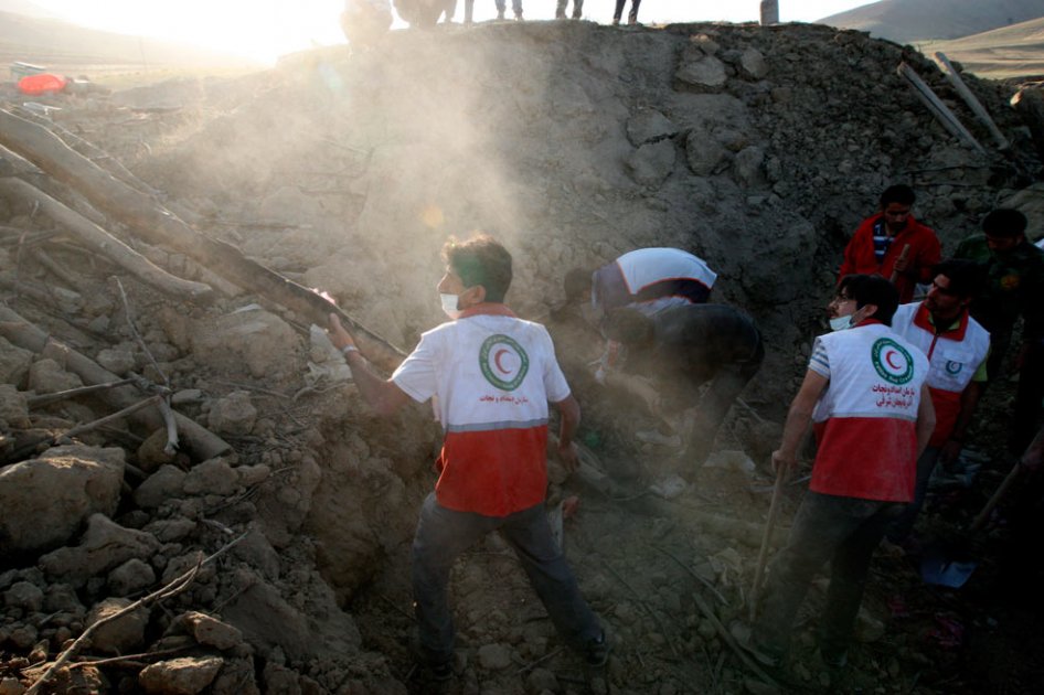 Nuevo sismo incomunica a dos poblaciones en Irán
