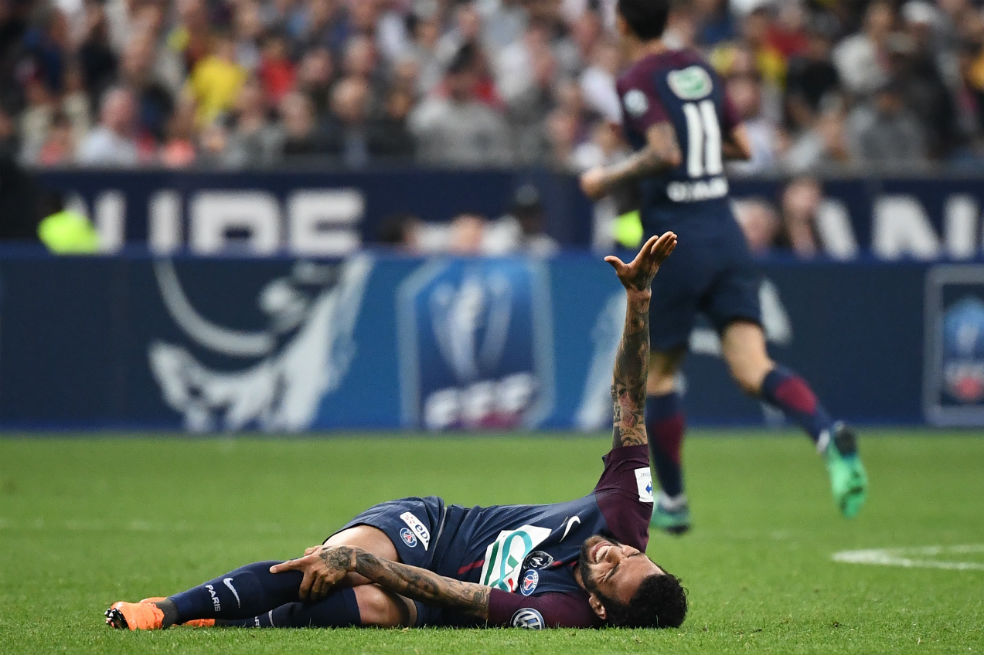 Pesimismo en Brasil por salud de Dani Alves: dicen que se pierde el Mundial
