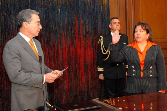 Uribe llevaría a justicia internacional caso de María del Pilar Hurtado y Bernardo Moreno