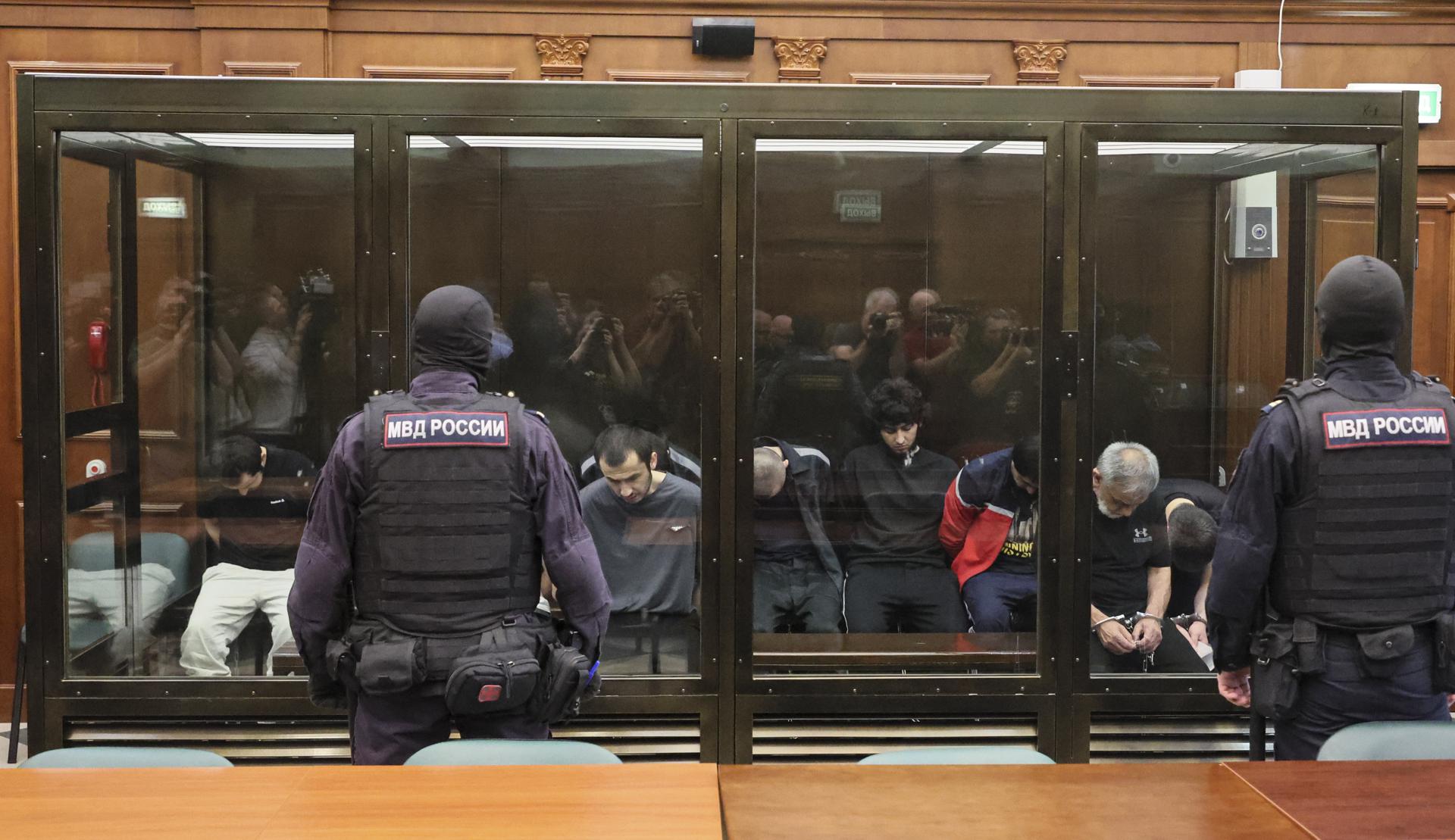 Empieza juicio por el atentado en sala de conciertos de Moscú que dejó 149 muertos
