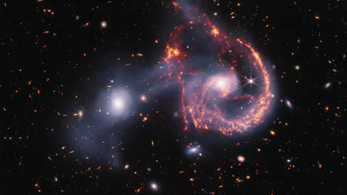 El telescopio James Webb capturó imagen de dos galaxias que se entrelazaron tras colisionar