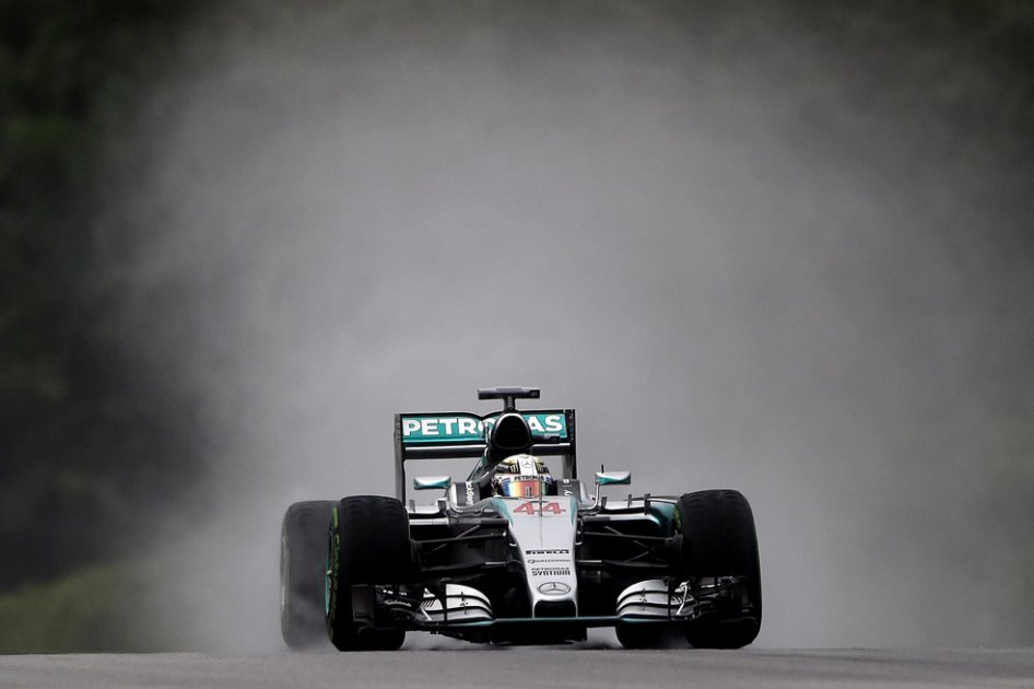 Lewis Hamilton se quedó con la Pole en Malasia. Foto: AFP