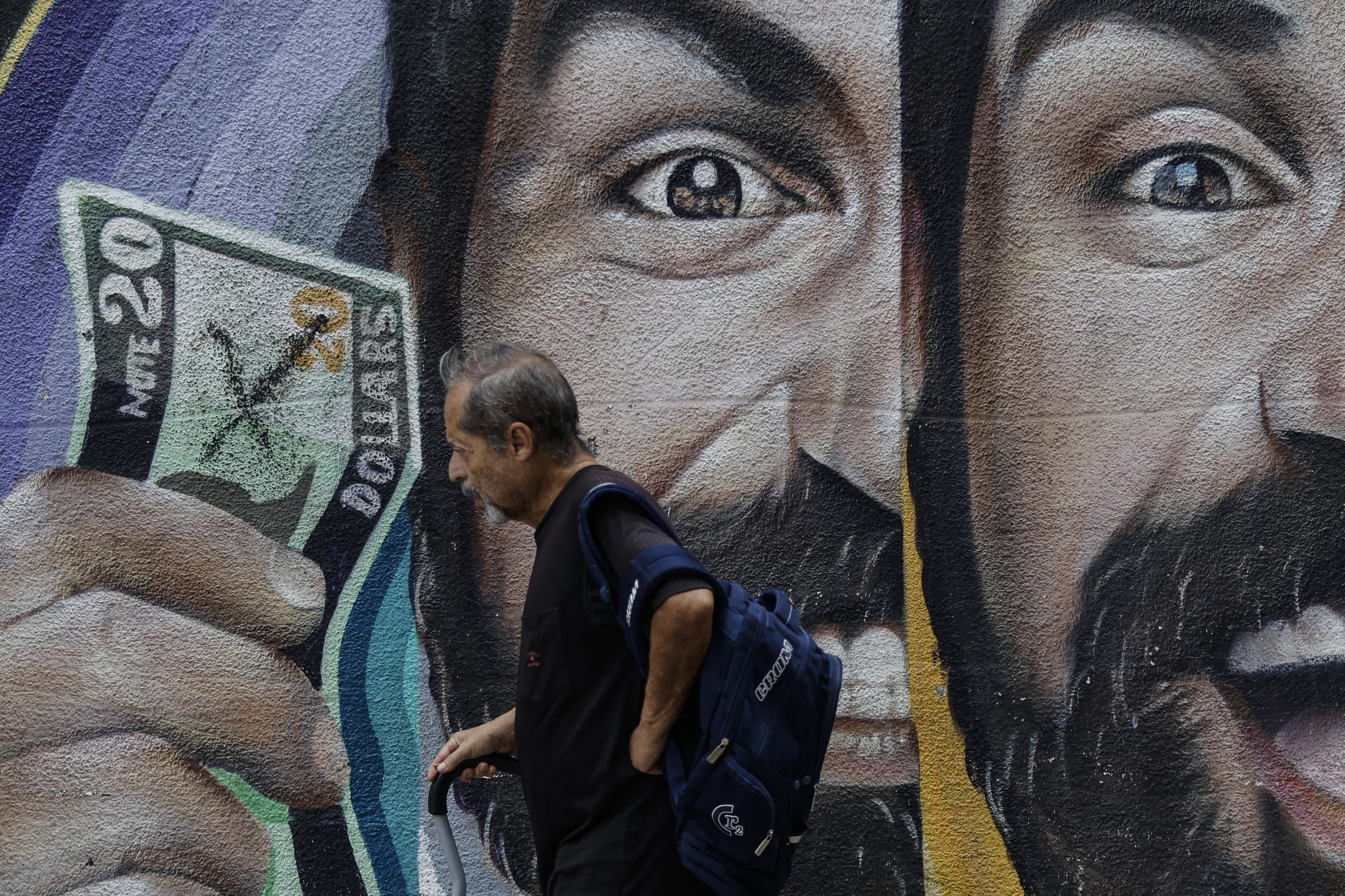 Casi el 90 % de los venezolanos cree que su situación económica es mala o muy mala