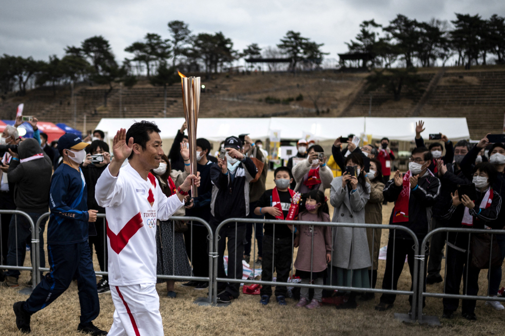 La llama olímpica de Tokio 2021 comenzó su recorrido por Japón