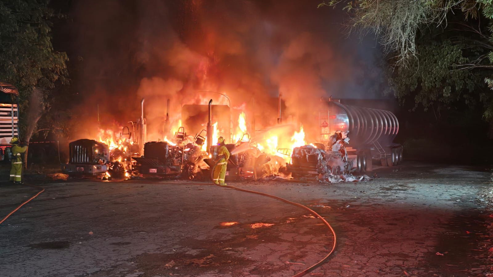 Incendio consumió cuatro tractomulas en la vía Barrancabermeja-Bucaramanga