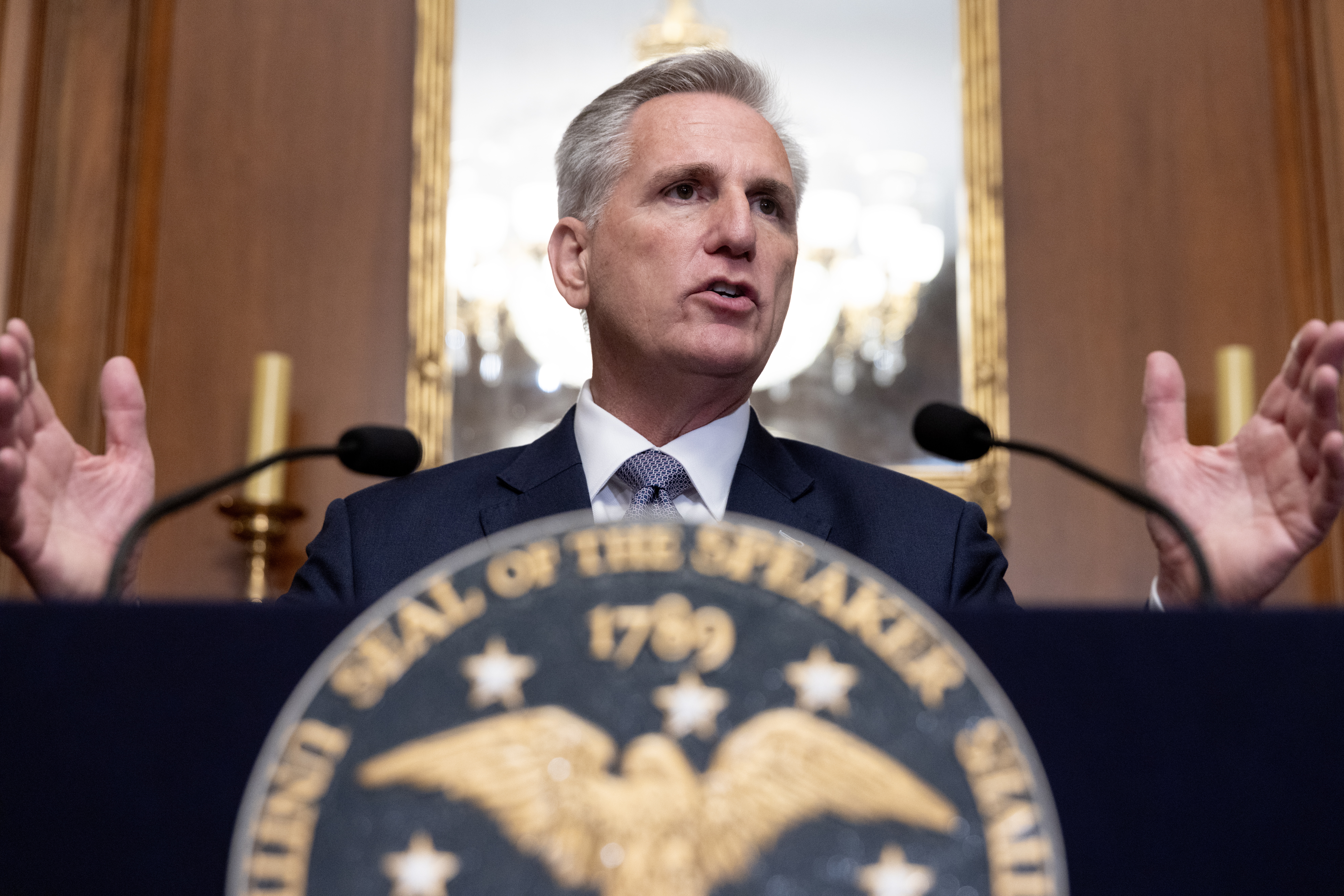 Republicanos piden la cabeza de McCarthy por negociar con demócratas el “shutdown”