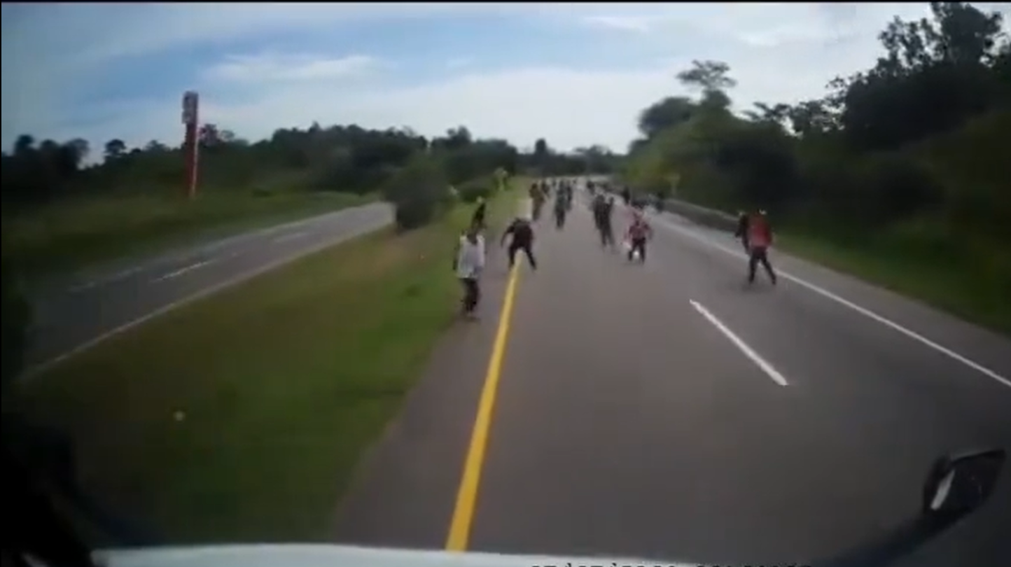 En video, así intentan robar a transportadores sobre la Ruta del Sol