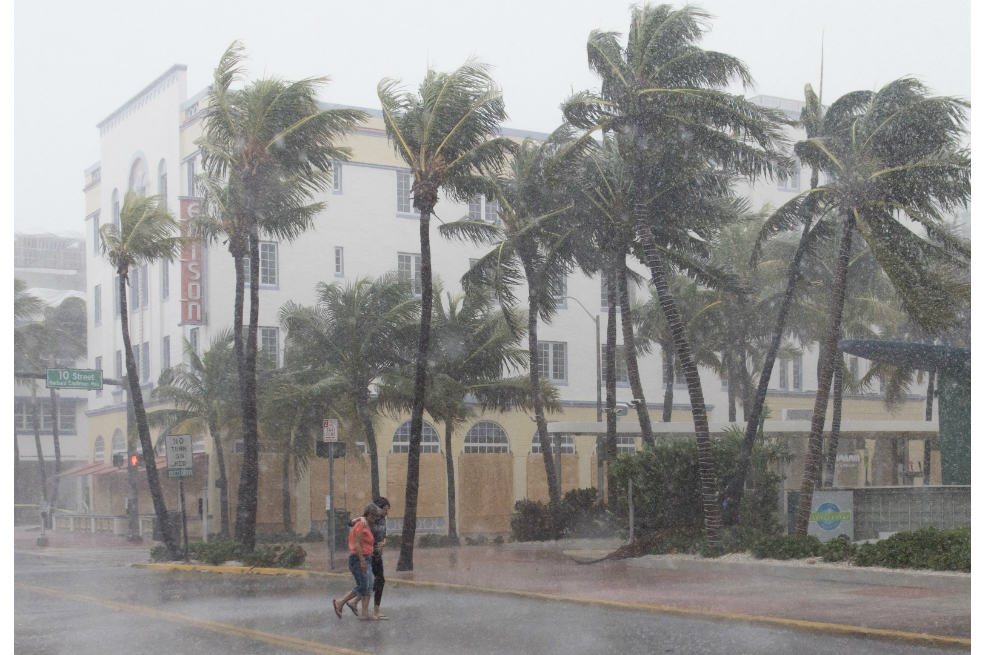 Ojo de huracán Irma se aleja de Cuba y sigue con rapidez hacia la Florida