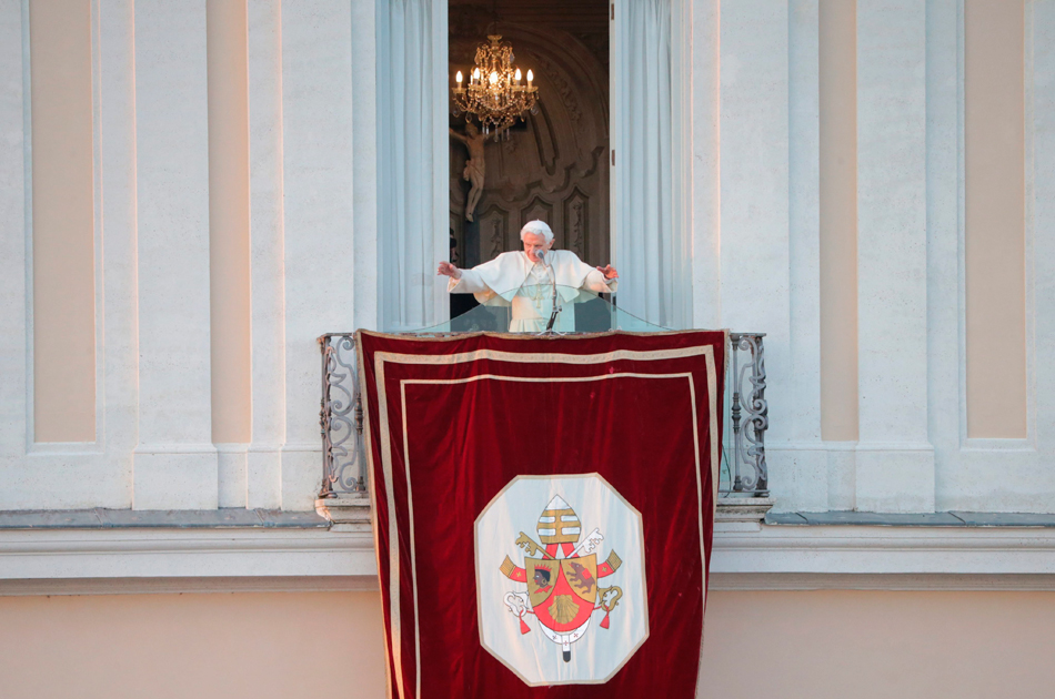 Benedicto XVI, oficialmente deja de ser el Papa y concluye su pontificado