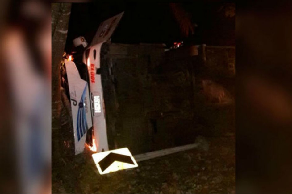 Un muerto y 28 heridos en accidente de bus en Santander
