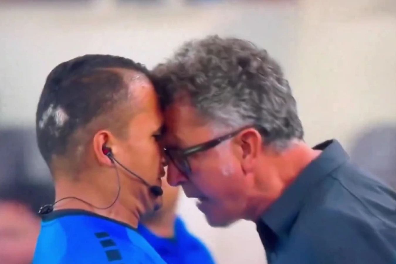 Juan Carlos Osorio causa escándalo en México por la pelea con un árbitro (video)
