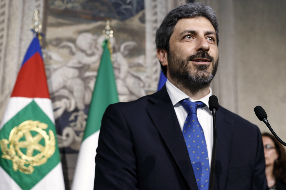 El presidente de la Cámara Baja, Roberto Fico, del Movimiento Cinco Estrellas (M5S), concluyó hoy "con éxito" el "mandato exploratorio" para intentar formar un Gobierno con el Partido Demócrata (PD), donde sigue habiendo una división entre quienes quieren negociar y los que no.