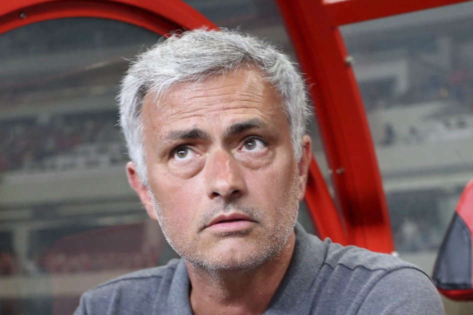 Mourinho se negó a firmar camiseta del Chelsea