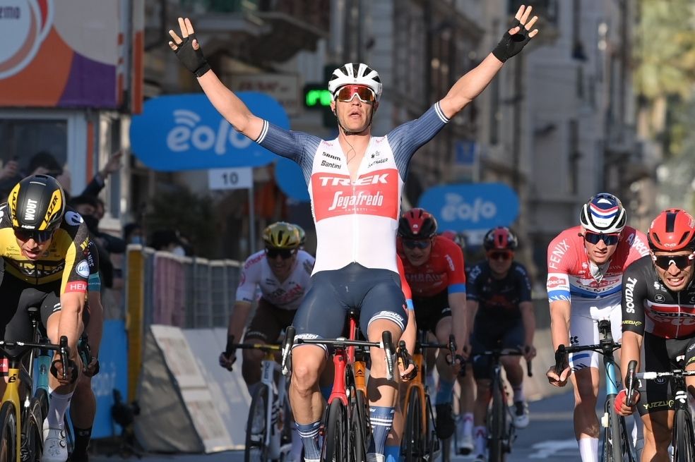Jasper Stuyven atacó a los favoritos y se llevó la Milán-San Remo