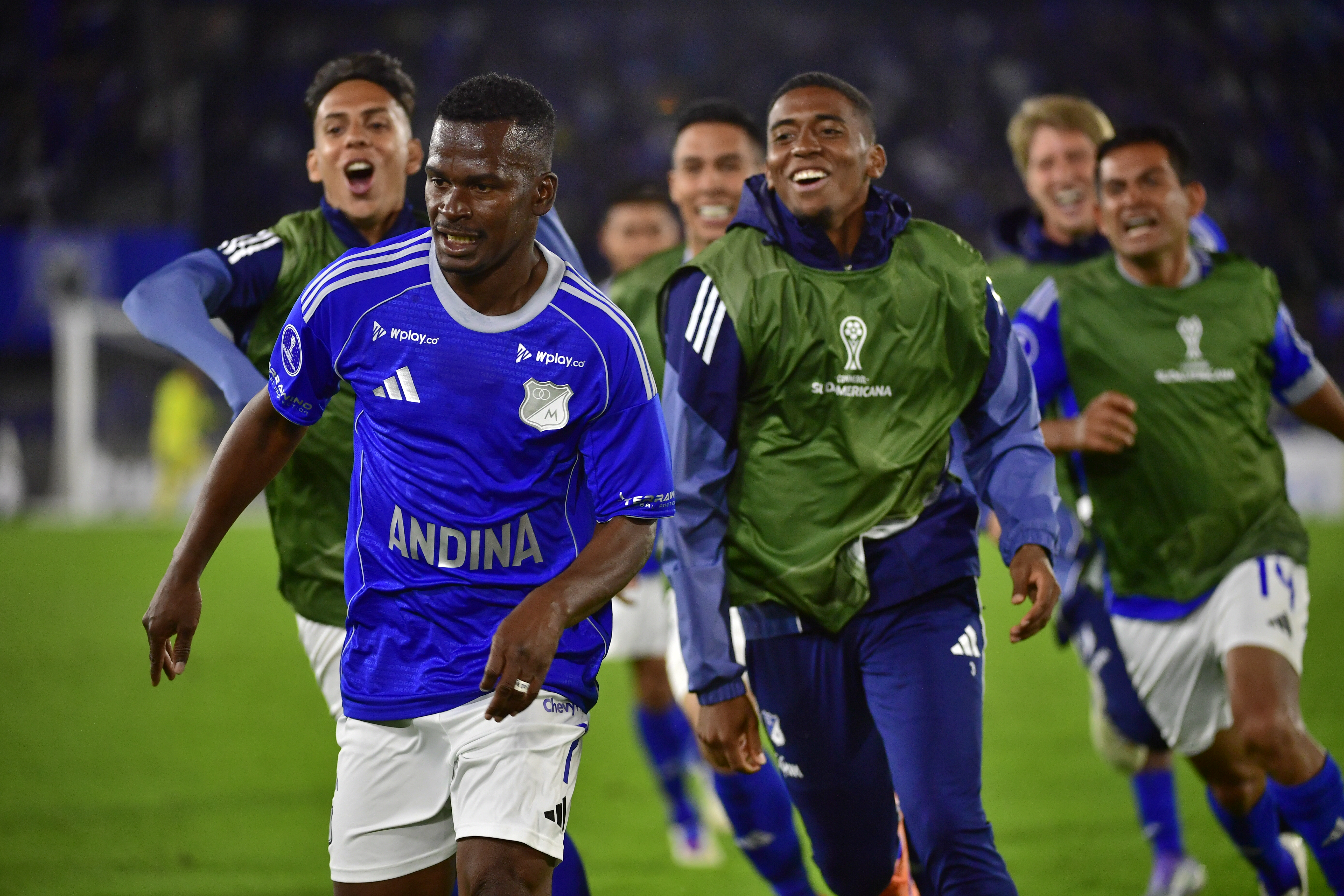 Jugador de Millonarios durante el compromiso ante Boston River de Uruguay por Copa Conmebol Sudamericana en el Estadio El Campin de Bogotá