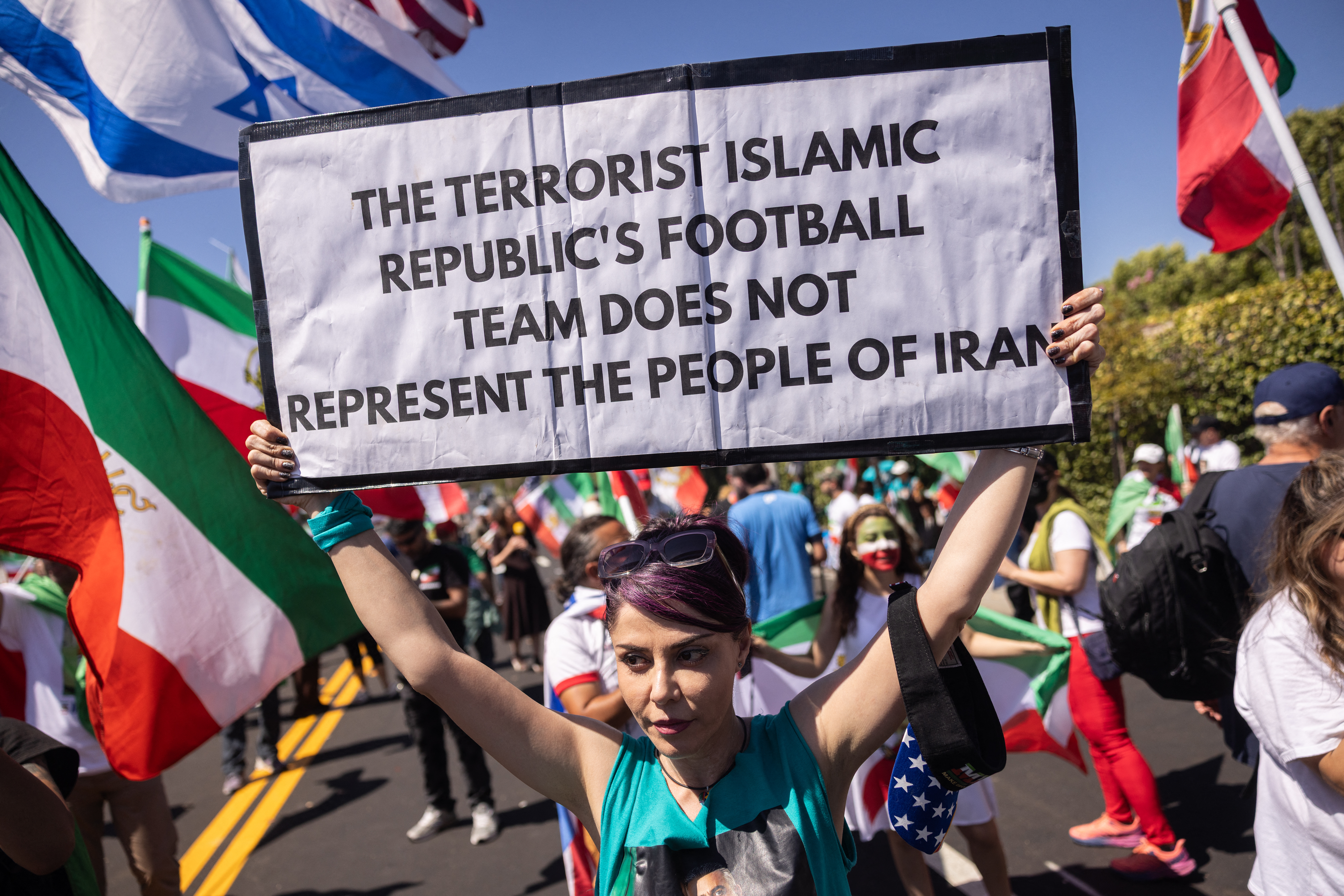 Iraníes protestan contra su selección en el Mundial