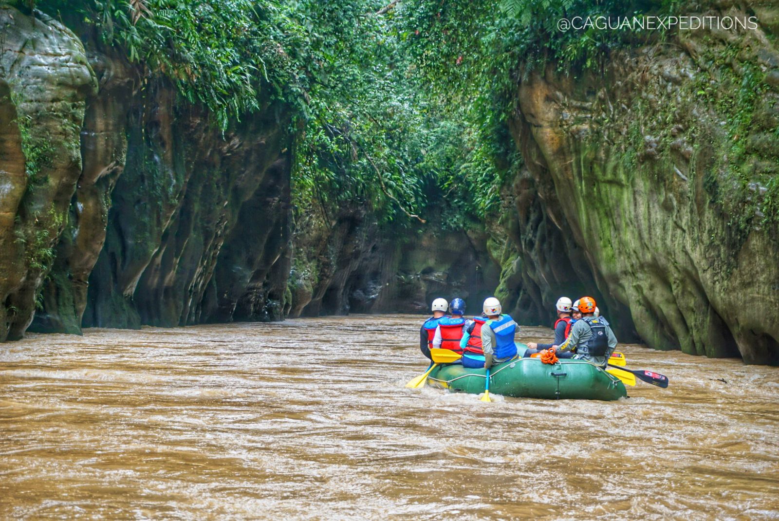 Las experiencias que ofrece Caguán Expeditions hacen parte de un proyecto de paz que nació en 2017, tras la firma del Acuerdo, como una apuesta concreta por transformar el territorio a través del turismo comunitario, la naturaleza y la memoria.