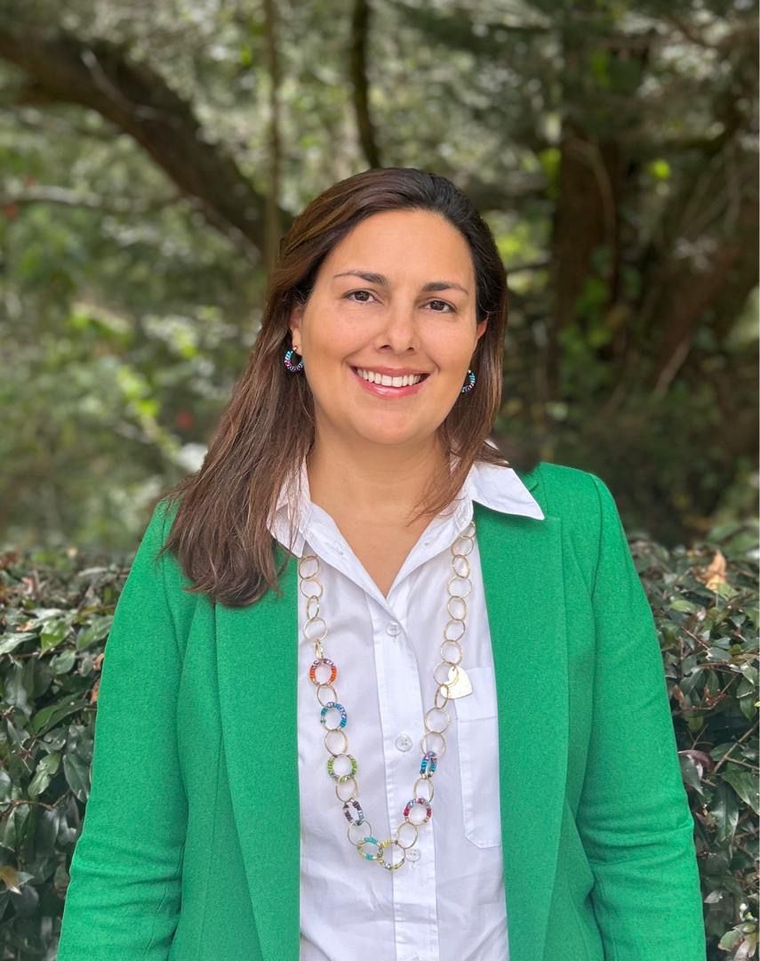 Ángela Ramírez es abogada y tiene una maestría en Derechos Humanos. Es la directora ejecutiva de la Iniciativa Barómetro de Colombia —parte del Instituto Kroc, que verifica y monitorea el Acuerdo de Paz de 2016.