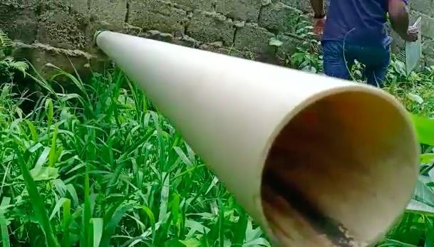 Según los reportes de Coralina, hay dos tuberías que salen del centro penitenciario y que vierten aguas residuales de forma intermitente. La USPEC asegura que esas tuberías no están conectadas a la planta de tratamiento de aguas residuales, sino a un sótano en el que hay filtraciones.