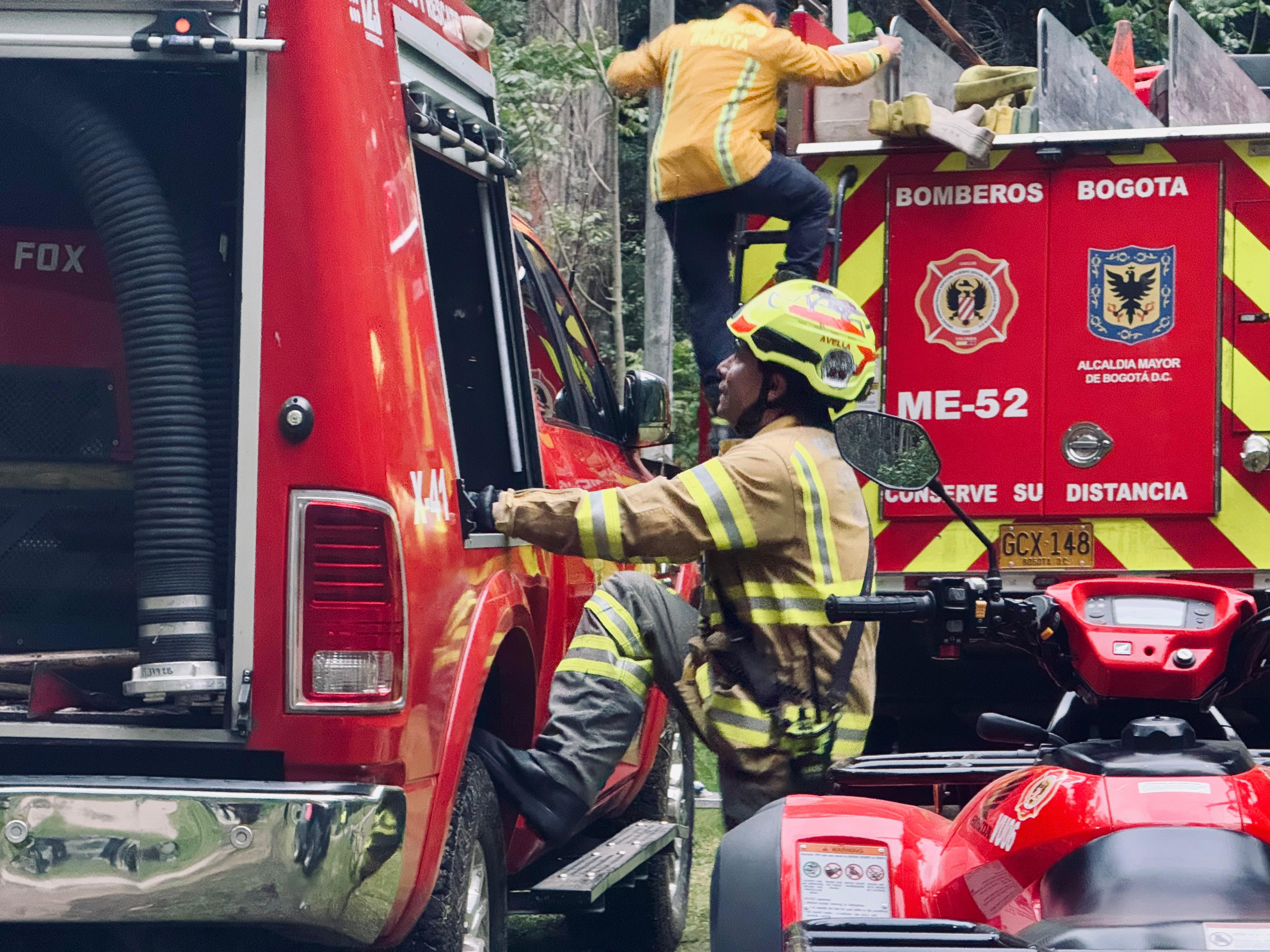 Bomberos controlan al 100 % nuevo incendio en los cerros orientales de Bogotá