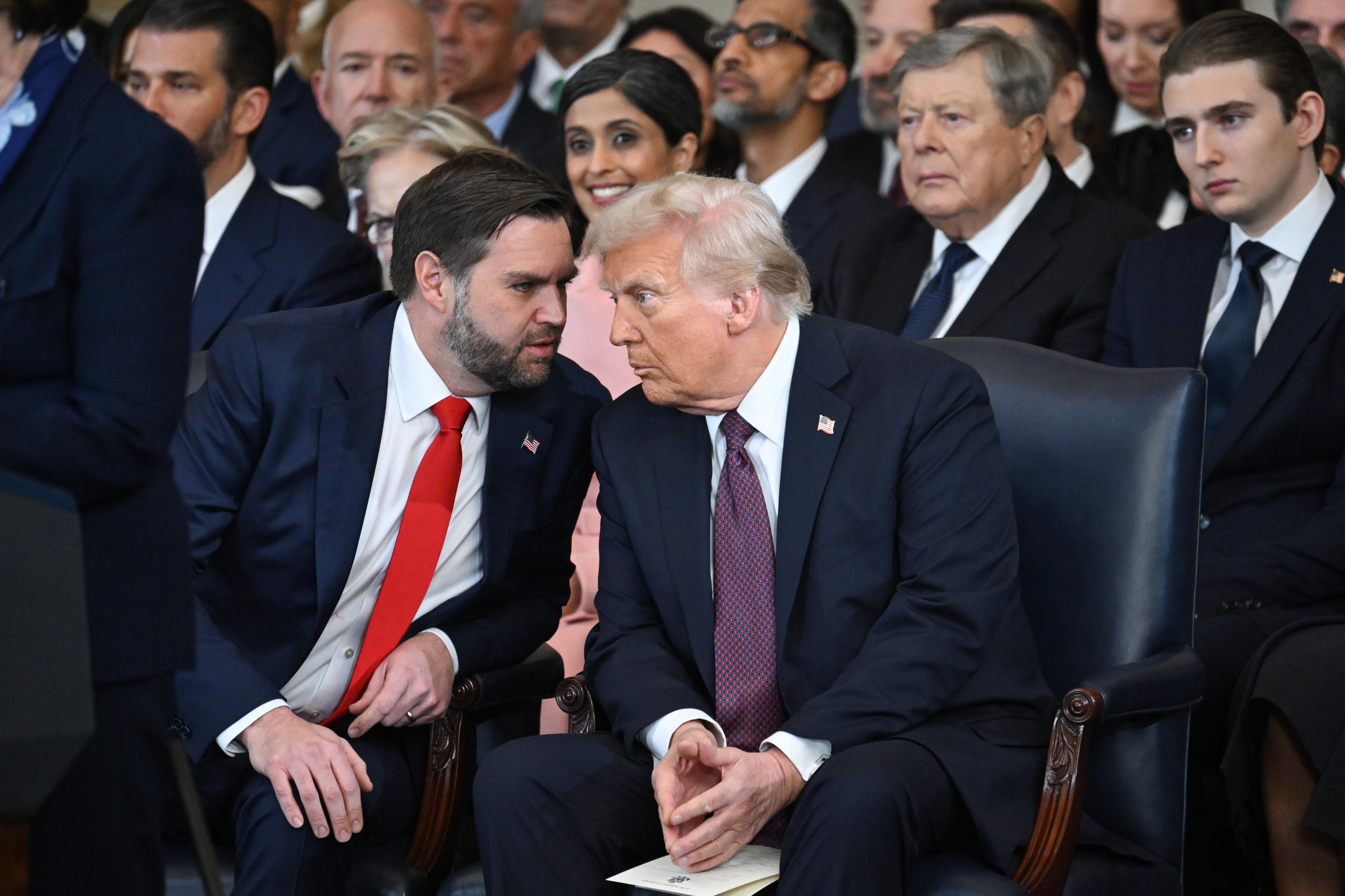 Washington (United States), 20/01/2025.- (L-R) US Vice President-elect J.D. Vance speaks with President-elect Donald Trump during the inauguration ceremony before Trump is sworn in as the 47th US President and Vance is sworn in as the 50th Vice President in the US Capitol Rotunda in Washington, DC, USA, 20 January 2025. EFE/EPA/SAUL LOEB / POOL