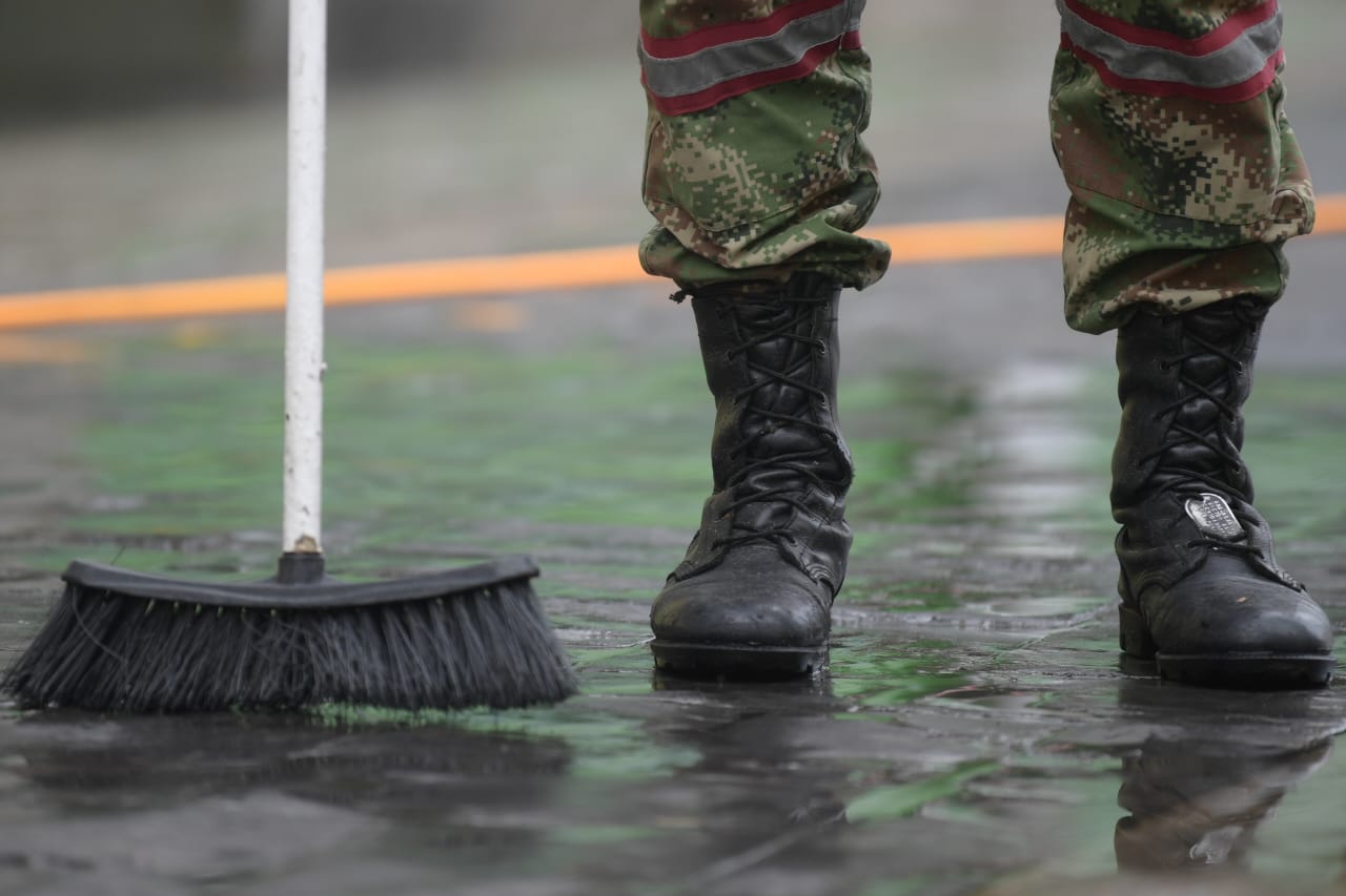 Gracias a estas jornadas, el Ejército se suma a las medidas adoptadas por las entidades de control para mitigar el contagio del virus en la capital, que con corte a 14 de julio llegó a 53.131 casos confirmados. / Gustavo Torrijos