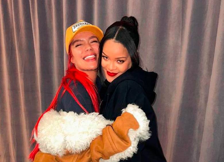Karol G conoció a Rihanna en el Super Bowl, así fue el encuentro: “una chimba”