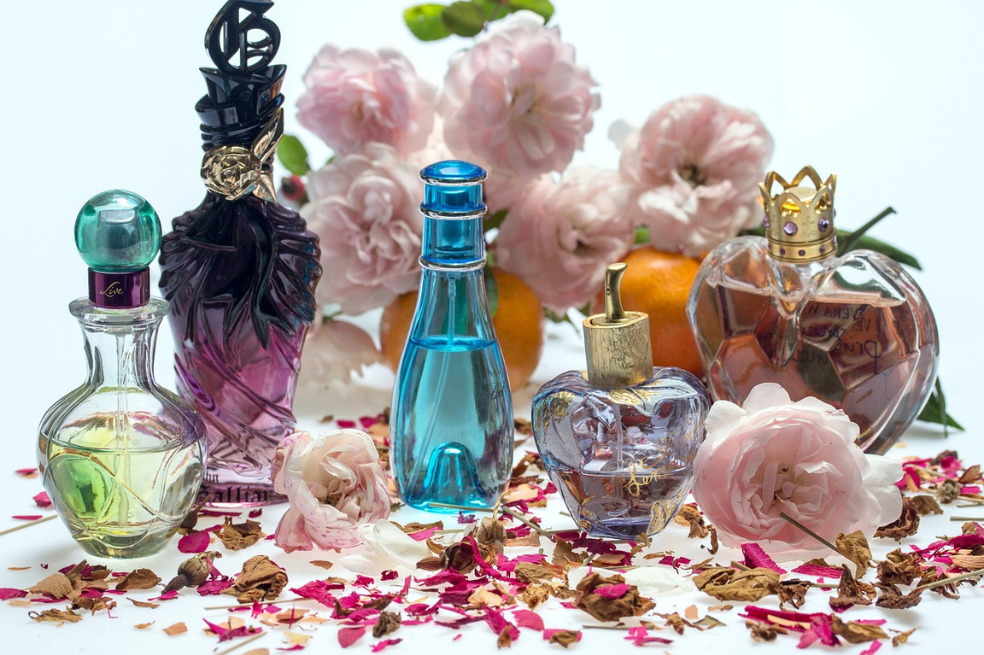 ¿Buscas regalo para Amor y Amistad? 5 consejos para elegir el perfume ideal