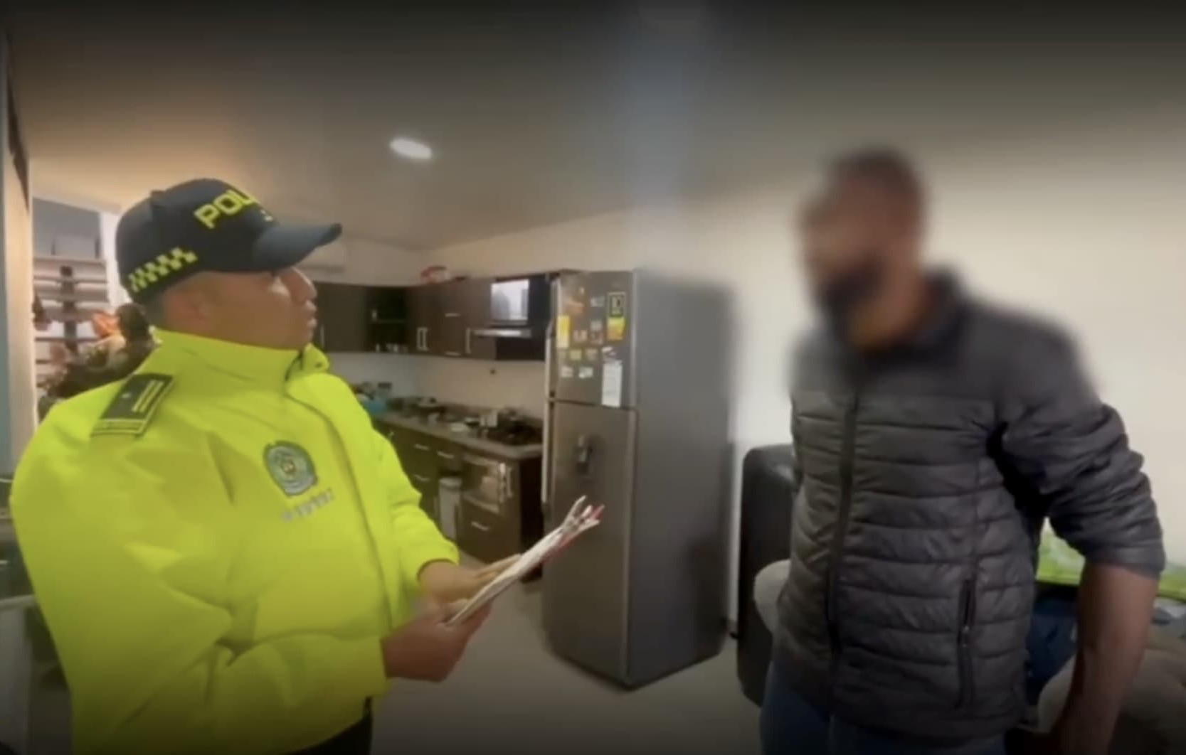 Capturaron en Medellín a hacker que robaba pensiones a adultos: así operaba