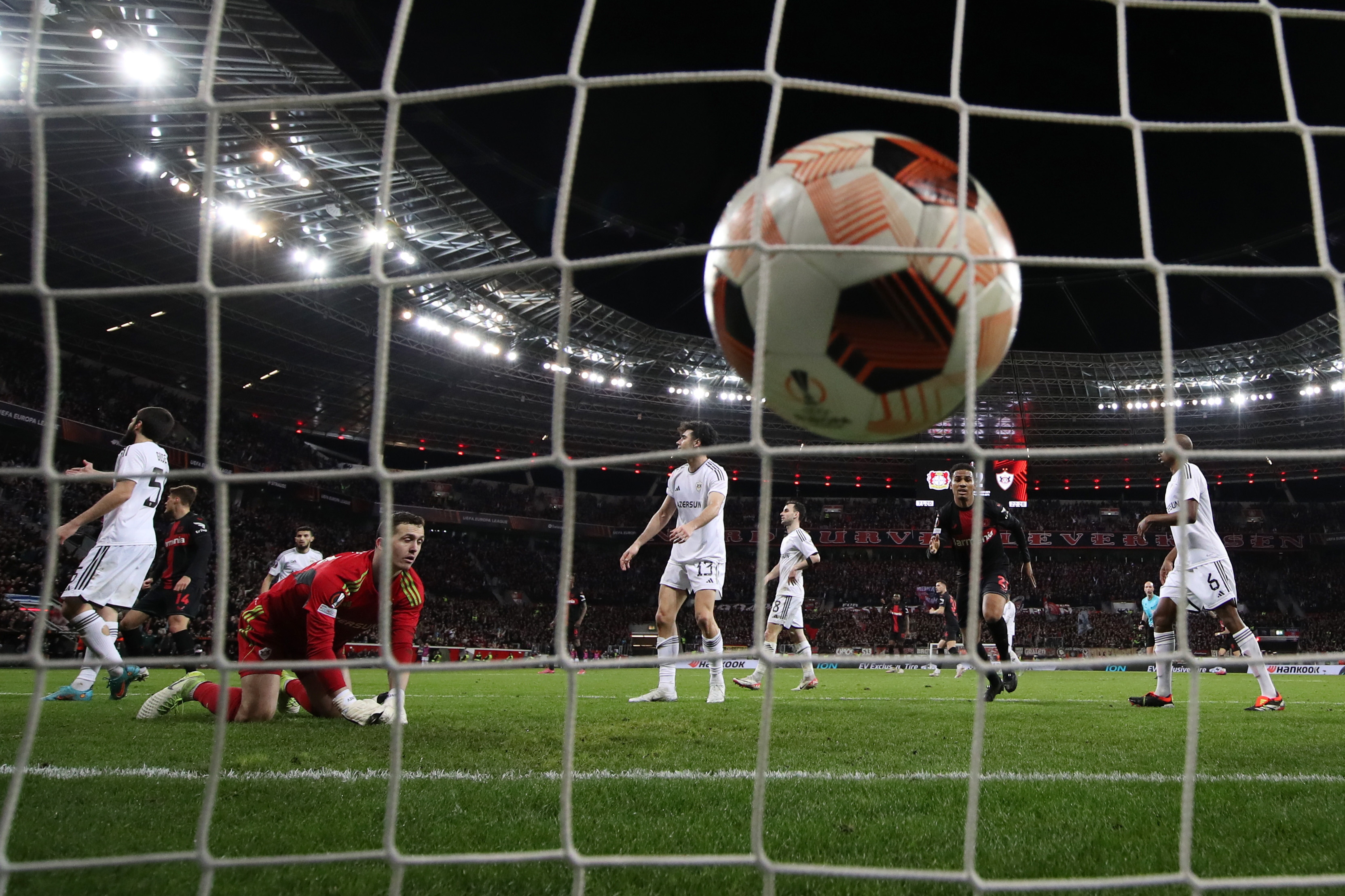 El dramático gol que le dio la clasificación al Leverkusen en Europa League: video