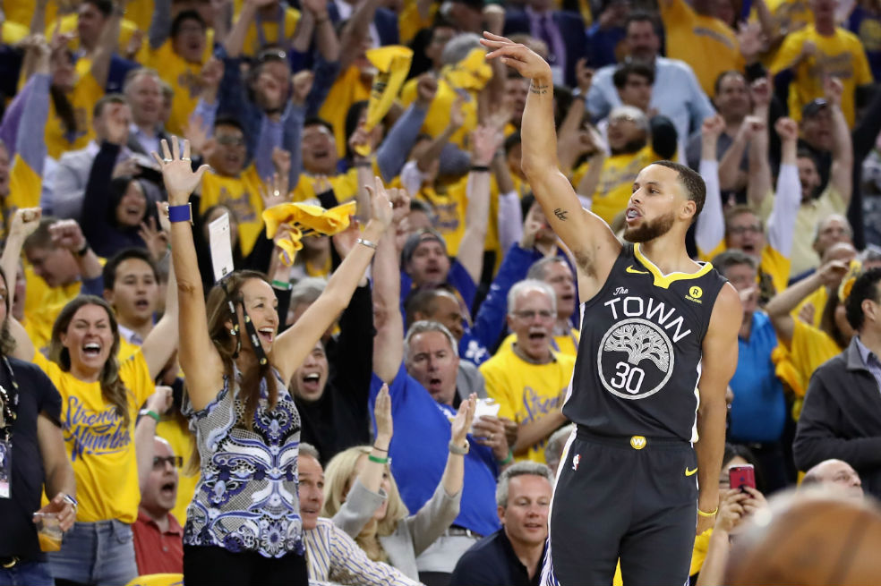 Regreso triunfal de Stephen Curry, que da a Warriors segunda victoria