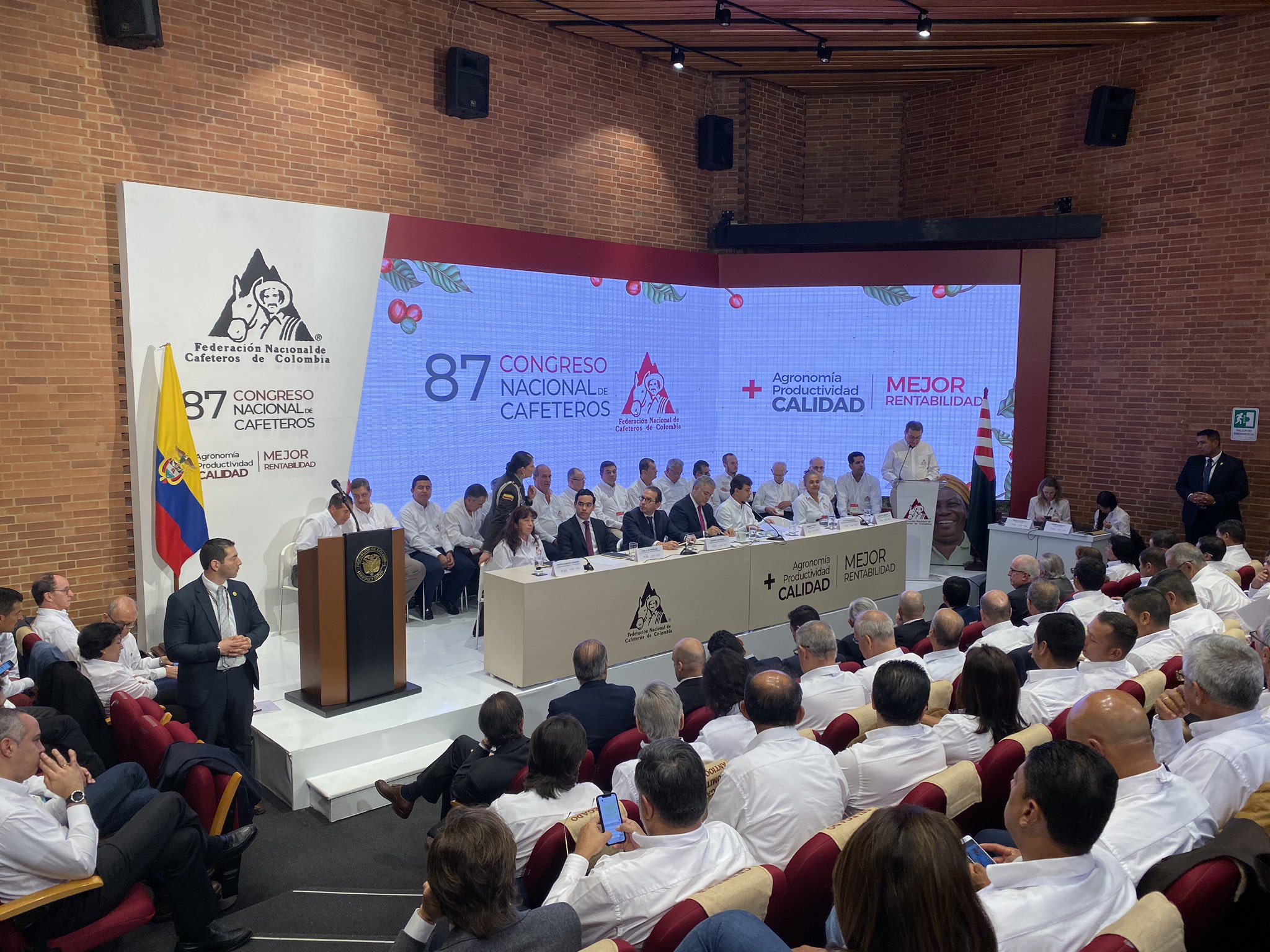 Cafeteros respaldan al Gobierno, pero piden vías terciarias y que no se construyan más represas