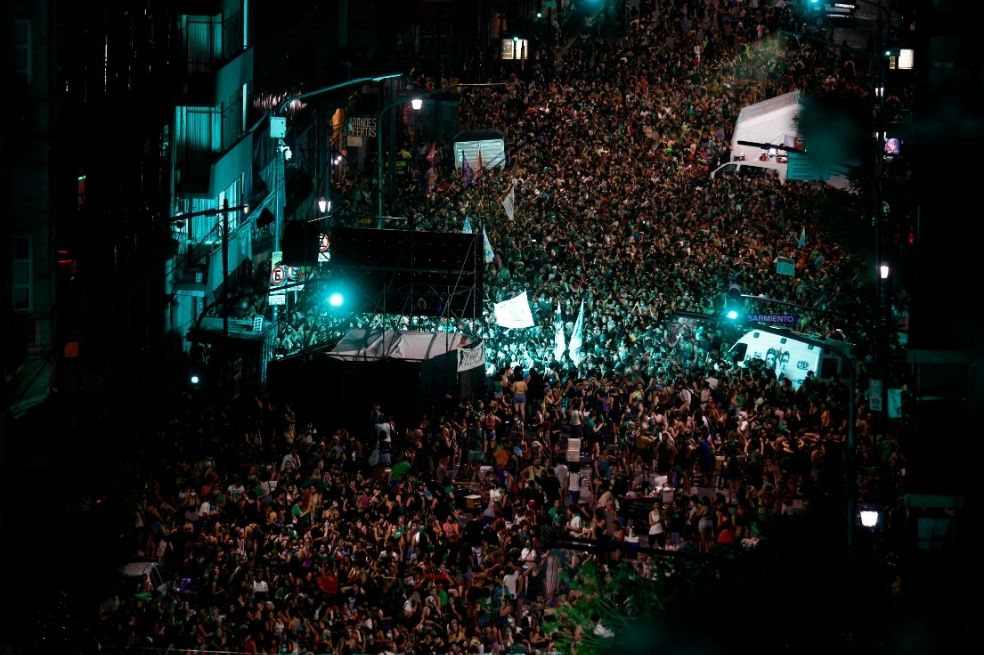“¡Olé, olé, es ley, es ley!”, así celebraron las argentinas la legalización del aborto