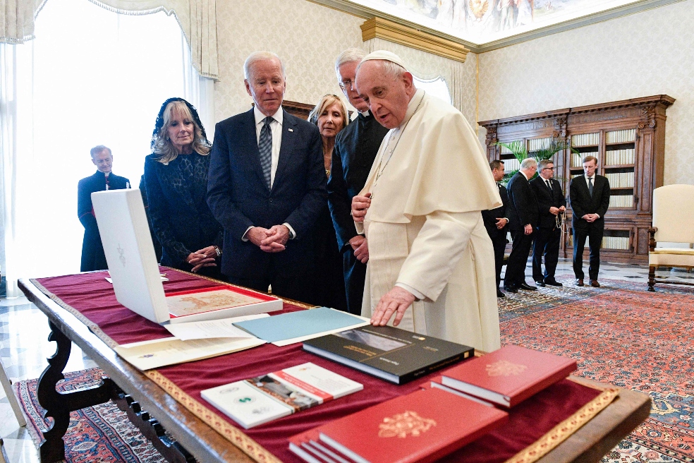 ¿Curas en EE. UU. le pueden negar la comunión a Joe Biden por su apoyo al aborto?