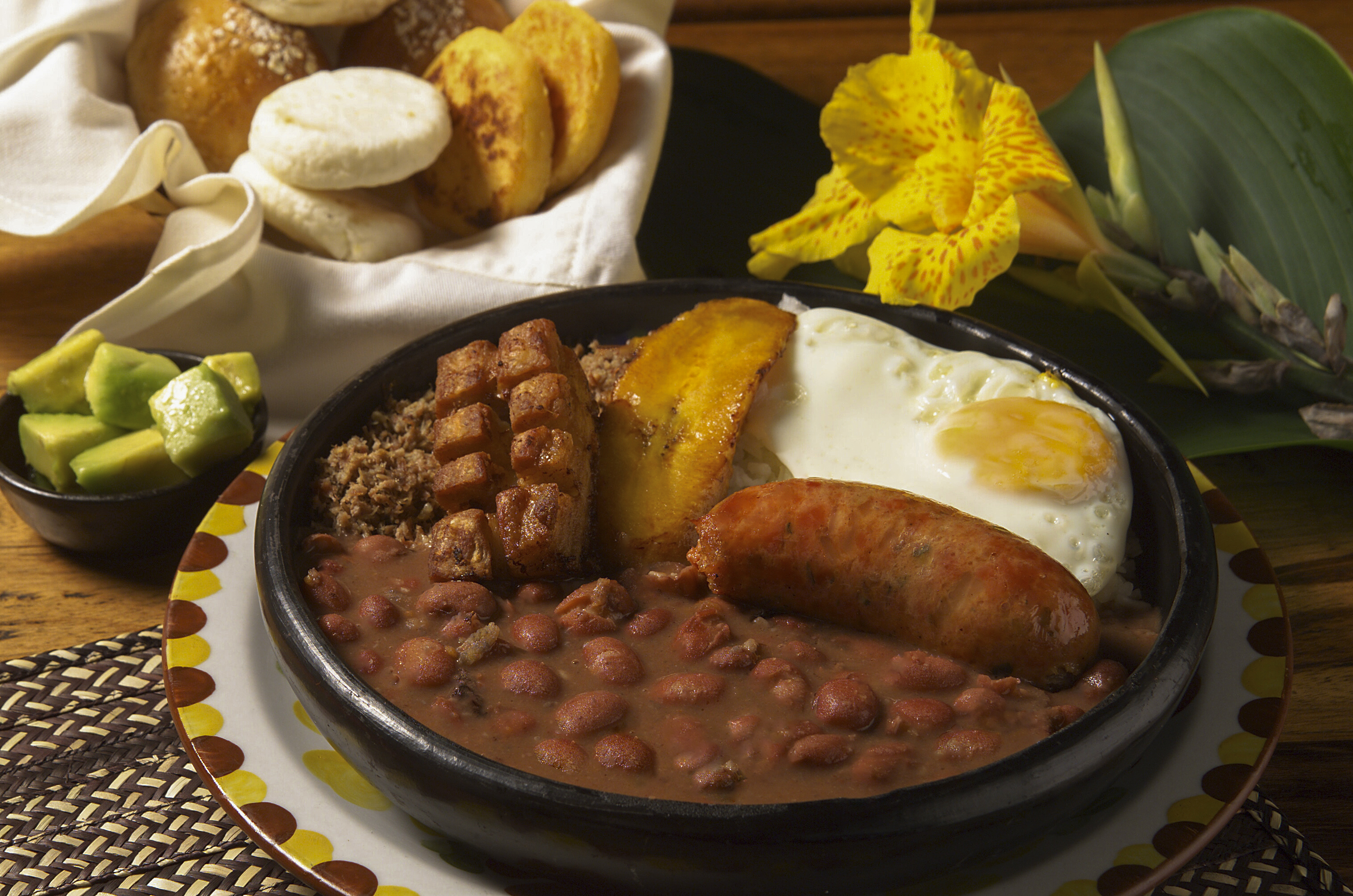 Fríjoles colombianos con chicharrón: la receta tradicional paso a paso